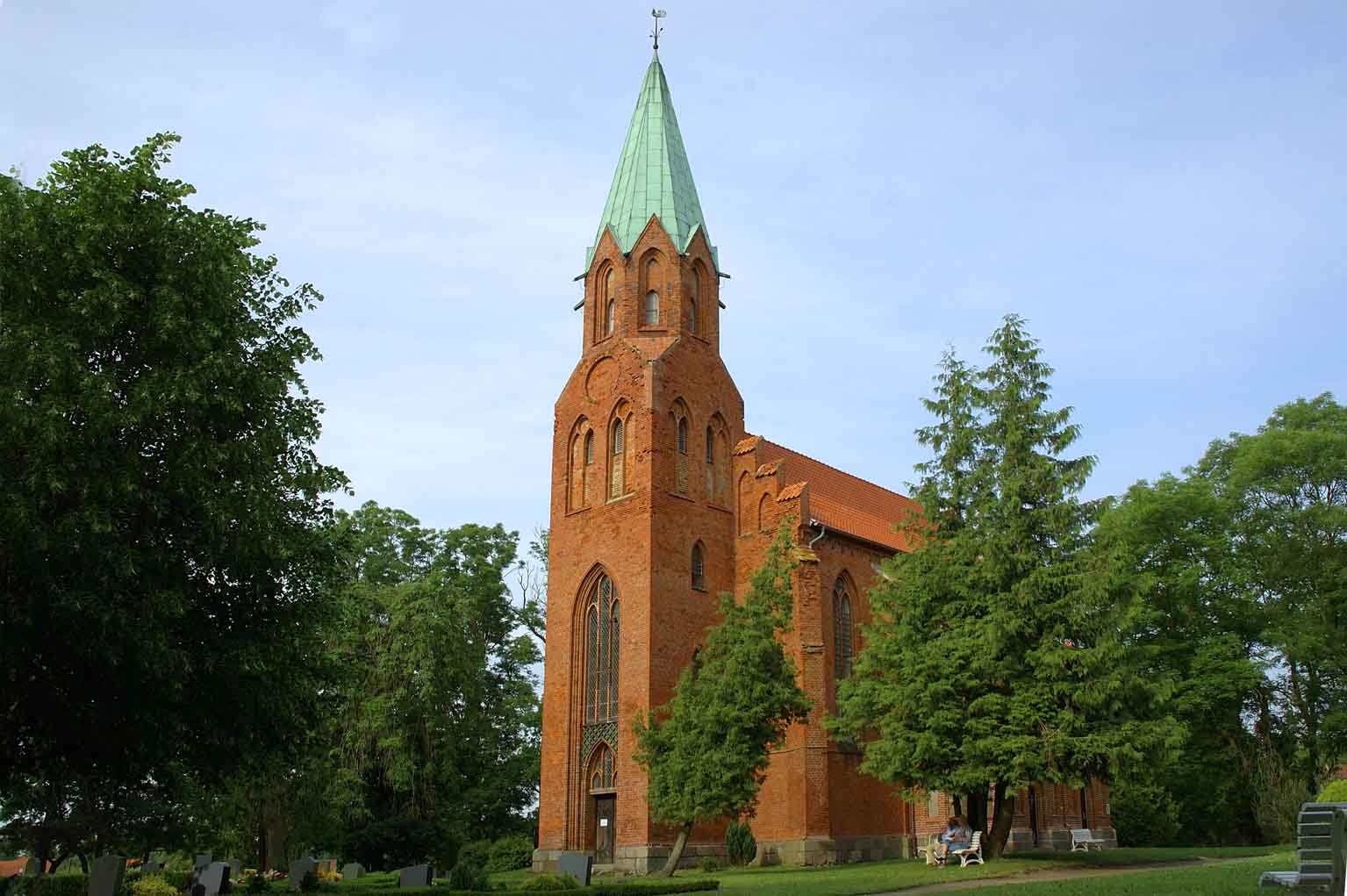 Pantlitz - Burgwall und Kirche